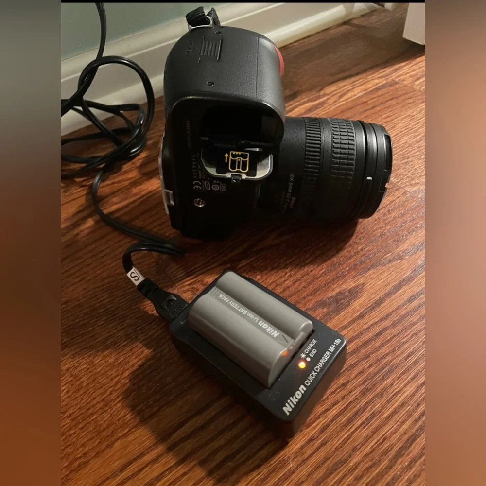 Nikon D80 digital SLR camera package.